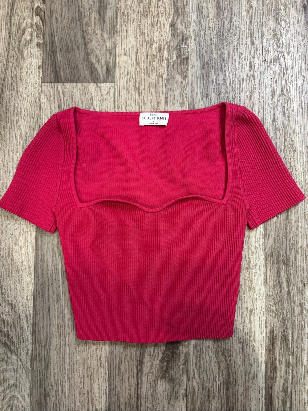 Aritzia Babaton Sculpt Knit Sweetheart Top Women’s Small Pink Short Sleeve Crop